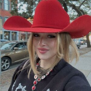 Meet your Posher, Melly